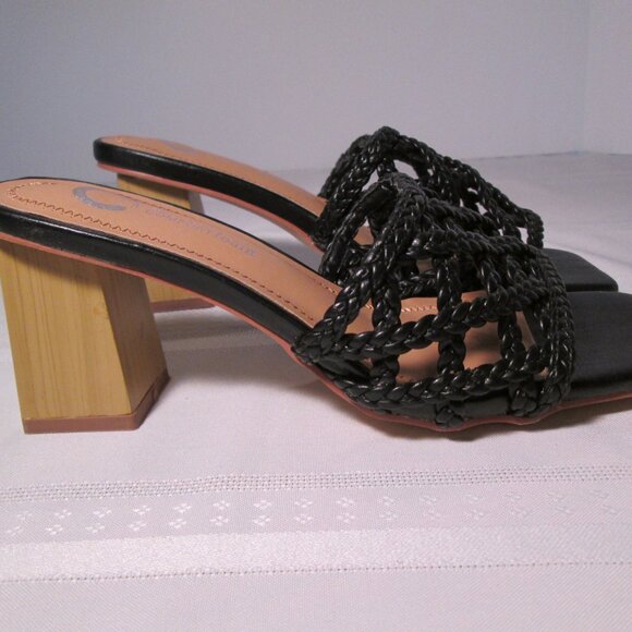 Journee Evvie Sandal Black Weave Sz 6 NIB - Picture 6 of 8